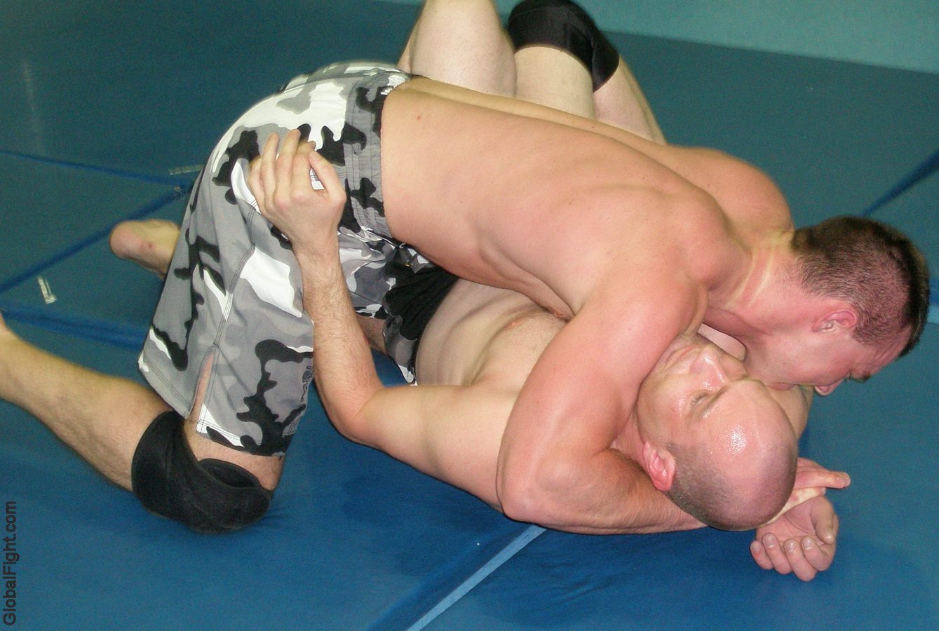MMA grapplers fighting ufc style matches tapouts
