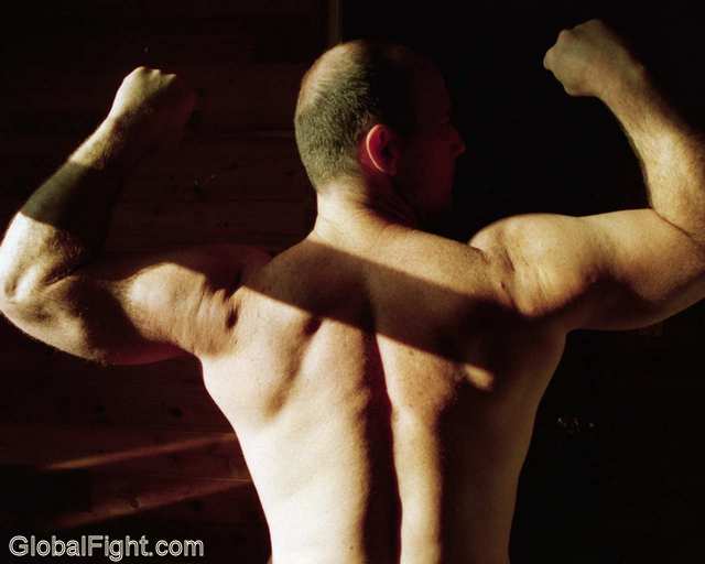 delts biceps flexing gym live muscleman webcam shows