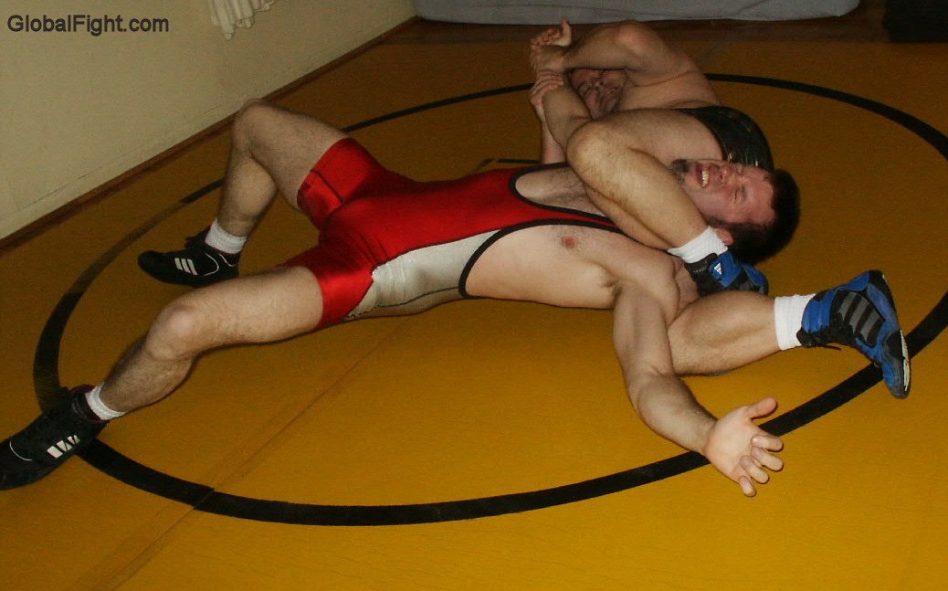 wrestling necklock painfull hold